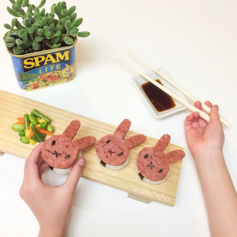 Spam sushi ~ Miffy Spam Bento, Spam Sushi, Kotak Bento, Kid Lunches, Kids Bento, Spam Musubi, Bento Box Kids, Kawaii Cooking, Vegetable Carving