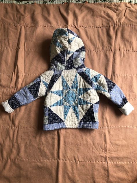 Quilt Hoodie Diy, Quilt Robe, Upcycle Baby Clothes, Quilt Sweatshirt, Quilt Jacket Pattern, Quilt Coat Pattern, Quilt Hoodie, Quick Sewing Gifts, Quilt Jackets