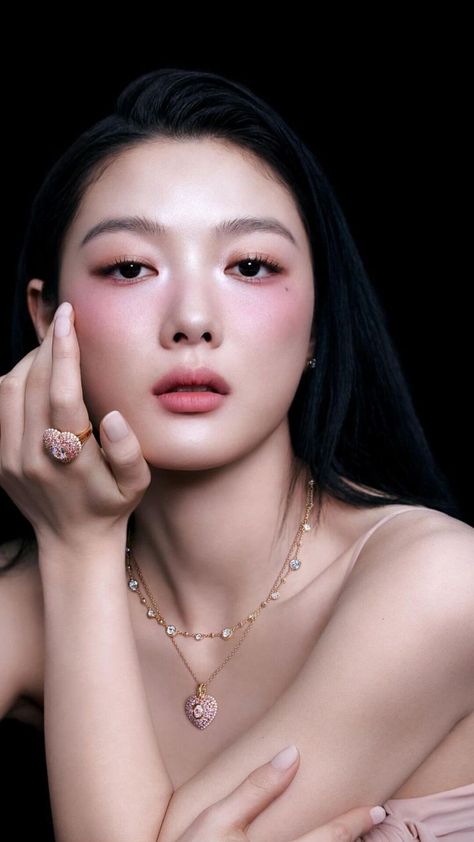 Do Do Hee Makeup, Kingdom Vibes, Kim Yoo Jung Photoshoot, Kim Yoojung, Makeup Photoshoot, Kim You Jung, Stunning Hairstyles, Kim Yoo Jung, Photoshoot Makeup