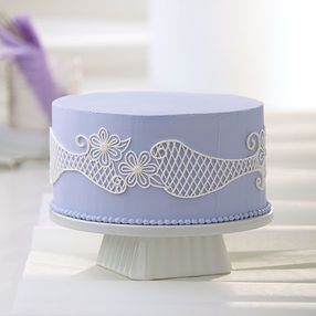 Buttercream Designs, Purple Cake, Novelty Birthday Cakes, Cake Piping, Purple Wedding Cakes, Wilton Cake Decorating, Wilton Cakes, Simple Birthday Cake, Cake Lace