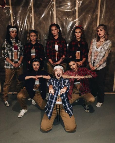 Chola Costume, 90s Hiphop Fashion, Gangster Halloween Costumes, Halloween Costumes Scarecrow, Chola Style, Estilo Cholo, Holloween Costume, Hallowen Costume, Best Friend Outfits