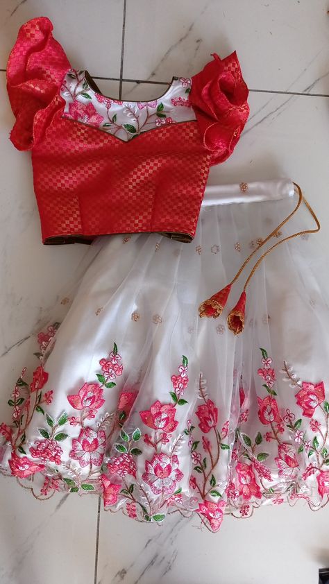 Gagra Choli Fashion For Kids, Modern Party Wear, Long Frocks For Kids, Indian Dresses For Kids, Cotton Frocks For Kids, Frocks For Kids, Kids Party Wear Dresses, Frock Designs, Kids Dress Collection