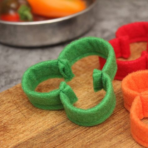 Felt Tomato Slice, Felt Vegetables Pattern, Felt Meat, Felt Veggies, Felt Food Pizza, Felt Food Patterns Free, Felt Sandwich, Pretend Play Ideas, Felt Vegetables