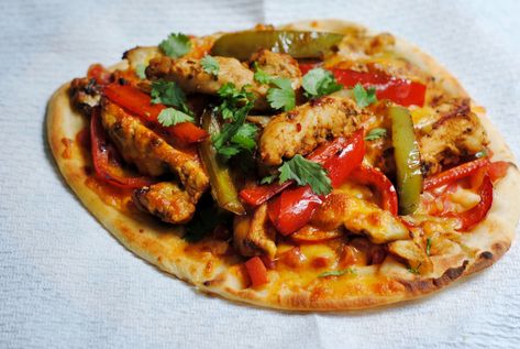 Recipe For Chicken Fajitas, Beef Fajita Recipe, Pita Flatbread, Chicken Flatbread, Chicken Pita, Chicken Fajita Recipe, Recipe For Chicken, Chicken Fajita, Flatbread Recipes