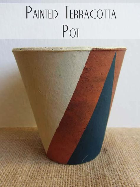 Painted Terracotta Pots, Paint Garden Pots, Pottery Throwing, Pots Set, Plant Pot Design, Patio Flowers, Painted Terracotta, Plant Pot Diy, Painted Pots Diy