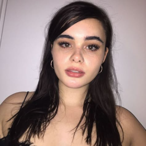 29.8 mil Me gusta, 108 comentarios - barbie ferreira (@barbienox) en Instagram: "gl@m" Barbie Ferreira Aesthetic, Barbie Tumblr, Euphoria Cast, Find Your People, Barbie Ferreira, Fashion Corner, Heart Women, Makeup Goals, Maquillaje De Ojos