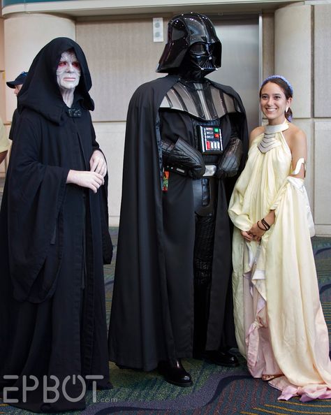 Creepy good Palpatine Costume, Padmé Amidala, Emperor Palpatine, Star Wars Celebration, Star Wars Costumes, The Empire Strikes Back, V Day, Star Wars Humor, Star Wars Episodes