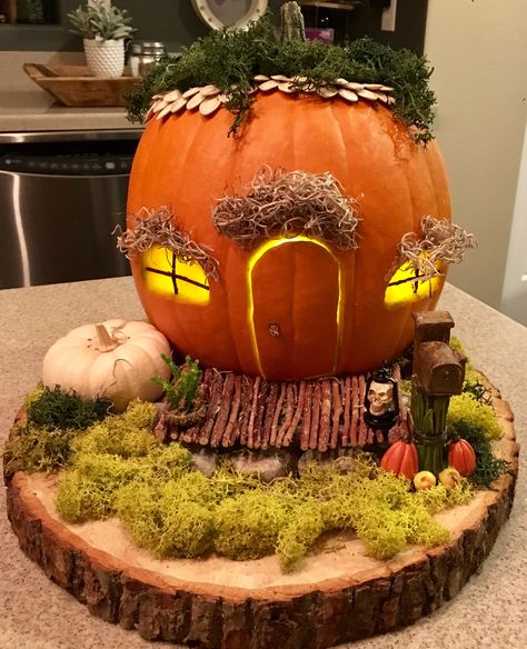 Pumpkin Carving House, Pumpkin House Carving, Modern Front Door Decor, Modern Front House, Pumpkin Decorating Party, Pumpkin Fairy House, Fall Home Decor Ideas, Pumkin Carving, Fall Pumpkin Crafts