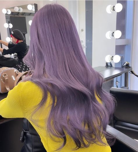 Long Purple Hair, Blue Hair Highlights, Lavender Hair Colors, Dyed Hair Purple, Creative Hair Color, Lavender Hair, Hairdos For Short Hair, Hair Color Purple, Creative Hairstyles