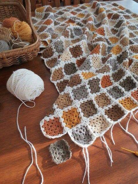 Hantverk Diy, Diy Crochet Projects, Yarn Projects, Granny Squares, Crochet Blanket Patterns, Yarn Crafts, Crochet Crafts, Diy Crochet, Crochet Designs