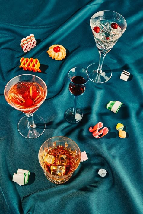 Cocktail Photography, Object Photography, Still Life Photos, Prop Styling, Retro Recipes, Vintage Cocktail, Photo Images, Photography Inspo, Retro Christmas