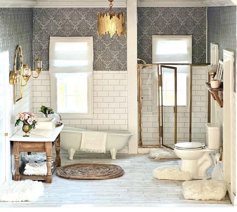 Dollhouse Bathroom Ideas, Vermont Dollhouse, Manor Bathroom, Small Dollhouse, Vermont Farmhouse, Dollhouse Rooms, Mini Crafts, Gothic Dollhouse, Malibu Beach House