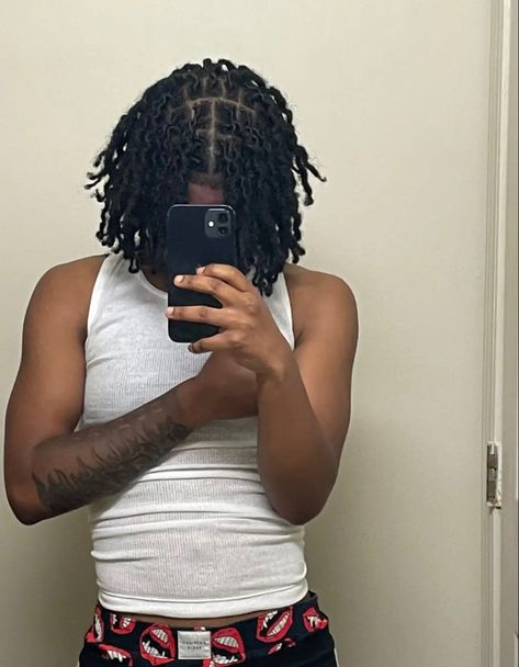 Middle Part Dreads, Dreads Hairstyles For Men, Women Dreads, Stud Hairstyles, Men Dreads, Dreads Men, Front Taper, Men Dread Styles, Retwist Locs