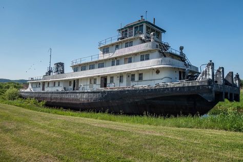 L. Wade Childress. RX100II | Towboat L. Wade Childress beach… | Flickr Offshore Boats, Tow Boat, Abandoned Ships, Best Boats, Ohio River, Tug Boats, River Boat, Steam Boats, Mississippi River