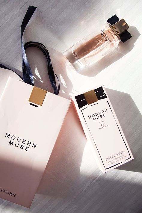 @Brandoswifeey Modern Muse Perfume, Estee Lauder Modern Muse, Estee Lauder Perfume, Daisy Perfume, Cologne Scents, Modern Muse, Christmas Scents, Beauty Samples, Perfume Lover