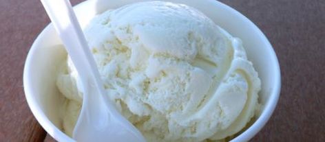 2 Ingredient Ice Cream, Buttermilk Ice Cream, Types Of Ice Cream, Ice Cream Place, Vanilla Ice Cream Recipe, Ice Cream Maker Recipes, Vanilla Recipes, Easy Ice Cream, Ice Cream At Home