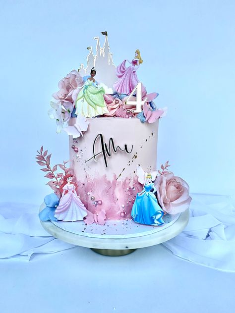 Disney Princess Cake Ideas, Princess Cake Ideas, Princess Party Cake, Princess Theme Cake, Disney Princess Birthday Cakes, Princess Birthday Decorations, Disneyland Birthday, Birthday Cake Decorating Ideas, Disney Princess Cake