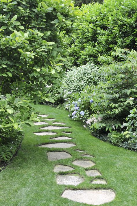 Stop trampled paths in their tracks. If your family and guests are always trekking across the grass, take it as a cue that the route should be recognized: Install slate or concrete paving stones. Click through for more landscaping ideas. Ideas For Front Yard, Paving Garden, Stone Paving, Garden Stepping Stones, Garden Walkway, Easy Landscaping, Stone Path, Casa Exterior, Healthy Garden