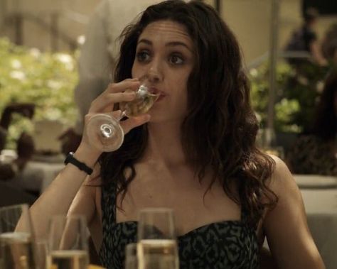 Fiona Gallagher Drinking, Mha Wattpad, Frank Gallagher, Oc Story, Fiona Gallagher, Anime Mha, Emmy Rossum, People People, Two Girls