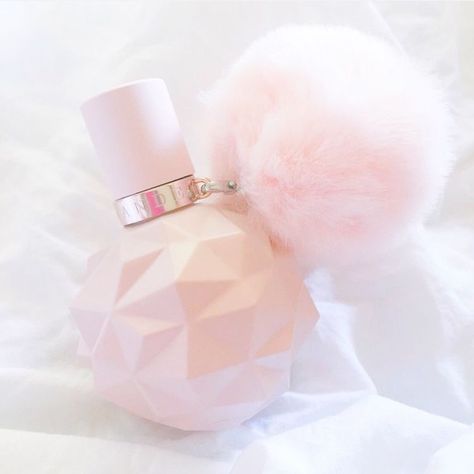 ♡ He's Given Me Elvis With Some James Dean In His Eyes Xoxo ♡ Спонж Beauty Blender, Ariana Perfume, Candy Perfume, Tori Vega, Ariana Grande Perfume, Tout Rose, Mode Rose, Jade West, Pink Perfume