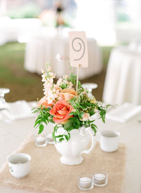 Coral Wedding Centerpieces, Teapot Table, Pitcher Centerpiece, Orange Wedding Centerpieces, Teapot Centerpiece, Deco Orange, Green Centerpieces, Rose Centerpieces, Romantic Garden Wedding