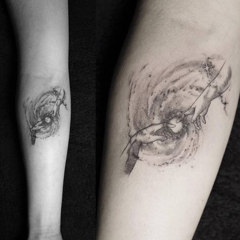 'The Creation of Adam' inspired galactic tattoo on the inner forearm. Tattoo Ideas Universe, Science Tattoo Ideas, Herren Hand Tattoos, Science Tattoo, Inner Forearm Tattoo, Universe Tattoo, Planet Tattoos, The Creation Of Adam, 4 Tattoo