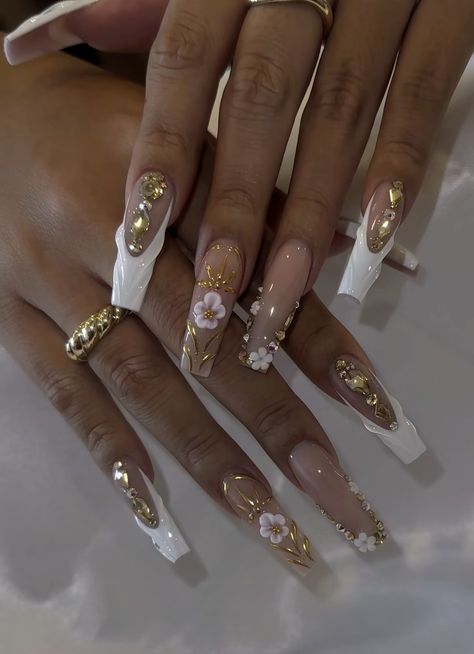 Champagne Rhinestone Nails, Rhinestone Design Nails, Gold Gems On Nails, Birthday Nails Gems, Xl Acrylics, Gold And Beige Nails, Nails Acrylic Extra, Classy Nails Design Ideas, Olive Green And Gold Nails