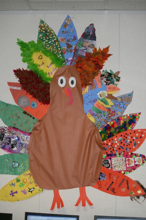 This was super fun!  Each of my students took a feather home and decorated it with the things they are thankful for.  They brought them back and we made a "thankful turkey" for our classroom! Turkey Tracks, Thankful Turkey, Chart Paper, Thanksgiving Turkey Craft, Thanksgiving Crafts Preschool, Thanksgiving School, Thanksgiving Classroom, Thanksgiving Projects, Thanksgiving Preschool