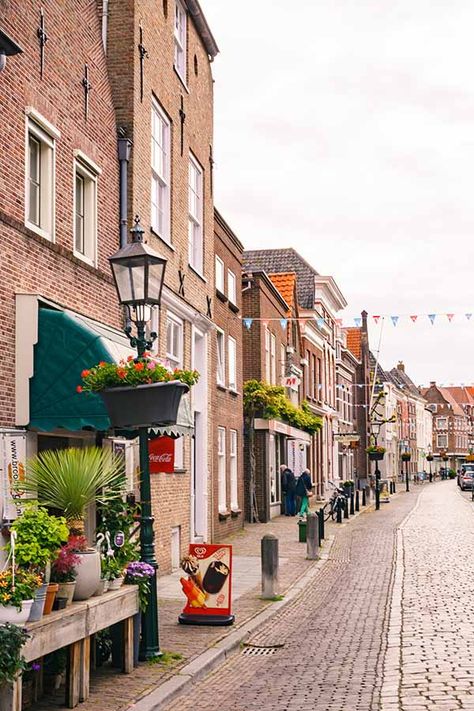 Fun Things To Do In Grave, Noord-Brabant: One Of The Best Small Towns In The Netherlands To Visit - Visiting The Dutch Countryside Netherlands Small Towns, Small English Town, Nyc Dream, Dutch Countryside, English Town, English Project, Travel Through Europe, Road Trip Europe, Holland Netherlands