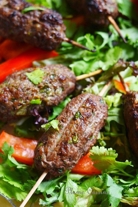 Brochettes de kefta | Une Plume dans la Cuisine Korean Bbq Beef, Lamb Dishes, Skewer Recipes, Food App, Food Waste, Traditional Food, Skewers, Food Lover, Good Food