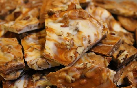 Quick and Easy Cinnamon Bark Candy Recipe Bark Candy, Chocolate Goodies, Candy Couture, Bark Recipes, Christmas Eats, Chocolate Bark Recipe, Candy Ideas, Candy Bark, Bake Goods