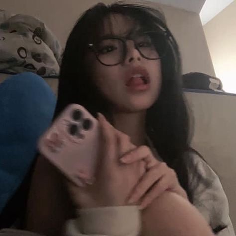 Asian Glasses, Girl With Glasses, 사진 촬영 포즈, Selfie Ideas Instagram, April 6, Aesthetic Women, Foto Ideas Instagram, Girls With Glasses, Cute Poses For Pictures