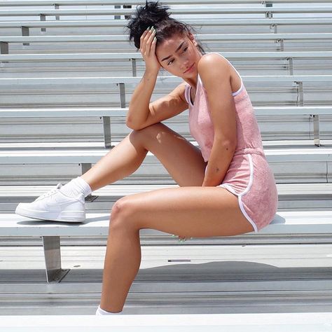 tina woods bleacher portrait Sporty Photoshoot Ideas, Sporty Photoshoot, Athleisure Photoshoot, Tina Woods, Workout Photoshoot, Grad Photoshoot, Fitness Photoshoot, Sitting Poses, Pic Pose