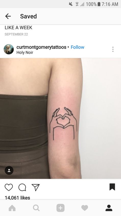 Hand heart tattoo Heart Tattoo Hand, Heart Tattoo Aesthetic, Flower Heart Tattoo, Hands Forming A Heart, A Heart Tattoo, Hand Heart Tattoo, Hart Tattoo, Tattoo Main, Emoji Tattoo