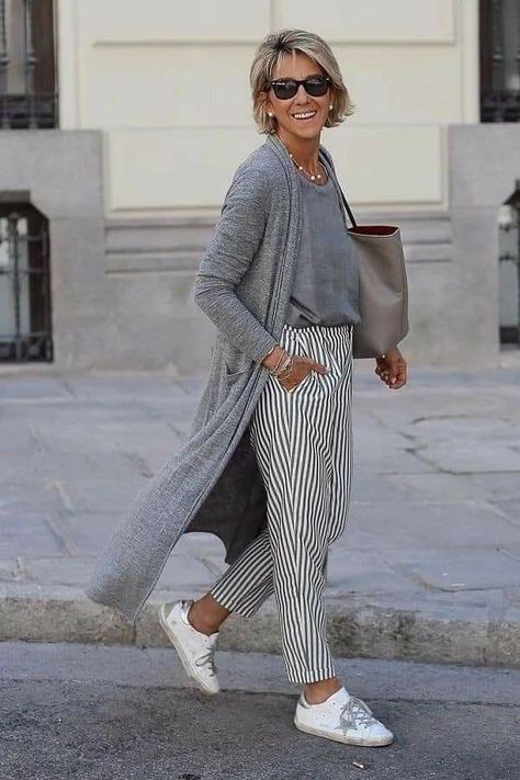 Mode Over 50, Cute Sweater Outfits, Stylish Outfits For Women Over 50, Over 60 Fashion, Older Women Fashion, Mode Casual, 60 Fashion, Cute Sweater, Over 50 Womens Fashion