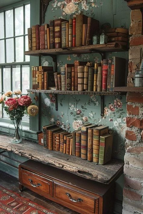 Academia Aesthetic Bedroom, Cottage Library, Dark Academia Interior, Vintage Bedroom Ideas, Cozy Reading Chair, Vintage Bedroom Styles, Bedroom Ideas Inspiration, Chair Ideas, House Blend