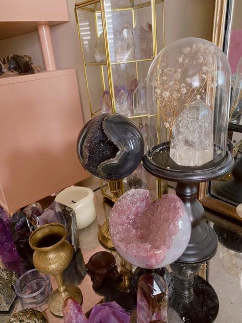 Office Crystals, Collection Display Ideas, Lilac Aesthetic, Crystal Room Decor, Spiritual Room, Crystal Room, Decorating Bookshelves, How To Clean Crystals, Crystal Vibes