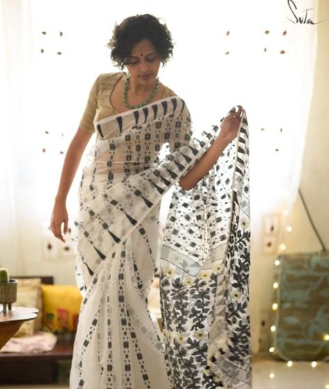 Black And White Saree, Dhakai Jamdani Saree, Checks Saree, Cotton Saree Designs, White Saree, Jamdani Saree, Trendy Sarees, Saree Trends, Elegant Saree