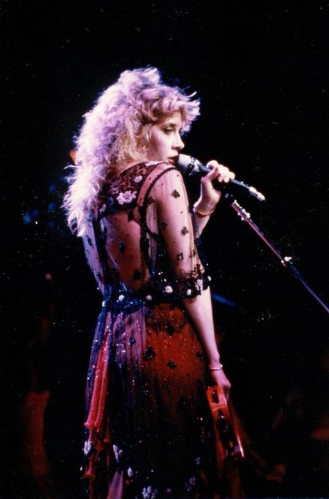 Stevie Nicks Images, Stephanie Lynn, Stevie Nicks Style, Ancient Queen, Lindsey Buckingham, Stevie Nicks Fleetwood Mac, Women Of Rock, Wild Heart, I'm With The Band