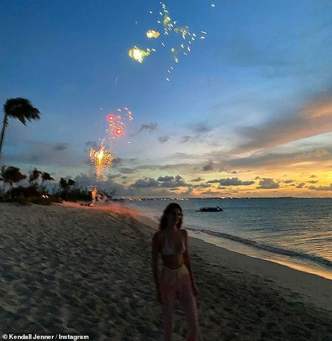 Aura Azul, Beach Photoshoot, Tropical Vacation, Summer Pictures, Beach Aesthetic, Beach Girl, Summer Aesthetic, Kendall Jenner, Summer Girls