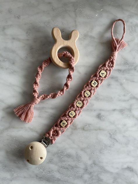 Pacifier Diy, Pacifier Clips Diy, Decorative Knots, Baby Diy, Macrame Art, Pacifier Clip, Baby Party, Diy Baby Stuff, Household Items