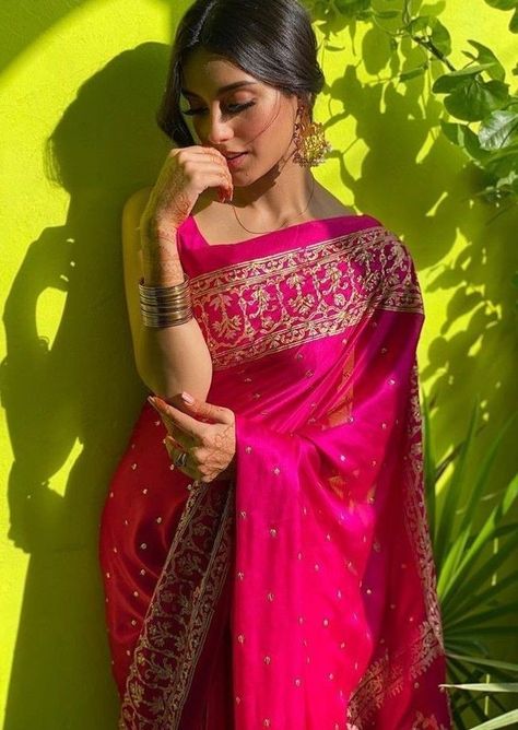 Indian Sari Dress, Iqra Aziz, Saree Poses, Indian Saree Blouses Designs, Indian Fashion Saree, Indian Photoshoot, Saree Photoshoot, Traditional Indian Outfits, Designer Saree Blouse Patterns