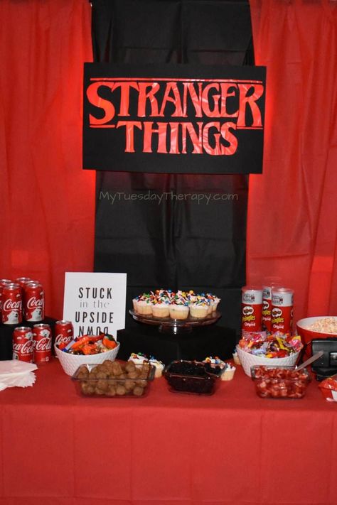 DIY Stranger Things Sign with Lights. A fun and easy diy party decoration idea for Stranger Things party. Great theme for a Halloween or teen birthday party. Stranger Things Decoration Party, Stranger Things Birthday Decorations, Stranger Things Themed Food, Stranger Things Sign, Stranger Things Diy Decorations, Stranger Things Party Ideas Decorations, Stranger Things Theme Party, Diy Stranger Things Party, Stranger Things Party Decorations