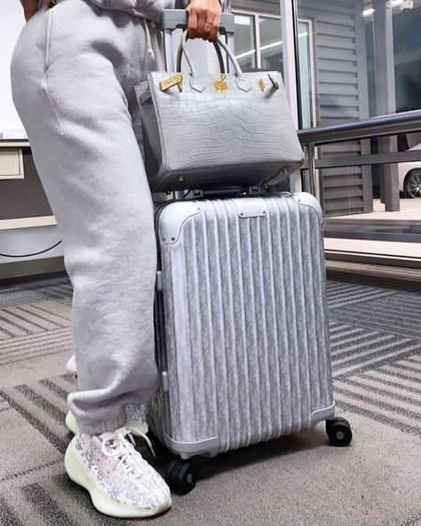 Adidas Yeezy X Hermés Birkin X Dior X Rimowa Rimowa Dior Luggage, Dior Rimowa, Airport Chic, Travel Airport, Classy Lifestyle, Travel Luggage Suitcases, Luxury Luggage, Airport Aesthetic, Comfy Travel