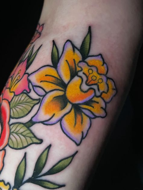 Traditional Morning Glory Tattoo, Woman Shoulder Tattoo, Daffodil Flower Tattoos, Nature Tattoo Ideas, 2023 Tattoo, Tattoos 2024, Abstract Tattoo Ideas, Minimalist Tattoo Ideas, Traditional Tattoo Inspiration