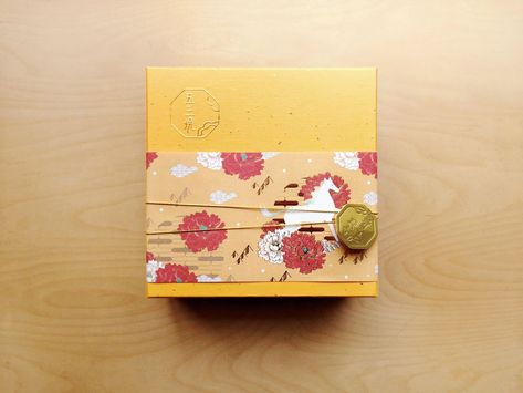 E-g-sain 2014 Chinese New Year | Dieline Chinese Packaging, Cookies Packaging, Japanese Packaging, Chinese New Year Gifts, Fruit Packaging, Cake Packaging, Gift Box Design, Cookie Packaging, New Year Designs