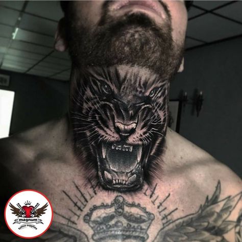 Owl Neck Tattoo, Tato Realis, Hals Tattoo Mann, Front Neck Tattoo, Full Neck Tattoos, Best Neck Tattoos, Throat Tattoo, Light Tattoo, Back Of Neck Tattoo