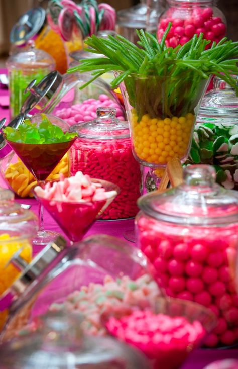 So colorful! Pink and yellow themed candy bar #wedding #diywedding #pink #weddingdessert #desserttable Pink Candy Bar, Wedding Table Pink, Lila Party, Luau Baby Showers, Candy Bar Party, Luau Birthday Party, Candy Display, Fiesta Tropical, Pineapple Parties