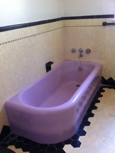 Purple Bathtub, Bathroom Purple, Decoration Things, Art Deco Bathrooms, Purple Bath, Retro Bathroom, Bath Sink, Japanese Bath, Purple Stuff