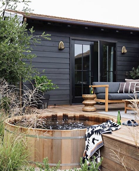 Cedar Hot Tub, Outdoor Hot Tub, Hot Tub Backyard, Wooden Deck, Casa Patio, Hot Tub Outdoor, Back Garden, Outdoor Design, Garden Room